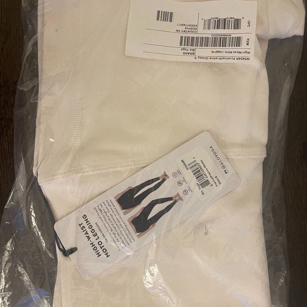 Alo Yoga white leggings brand new!